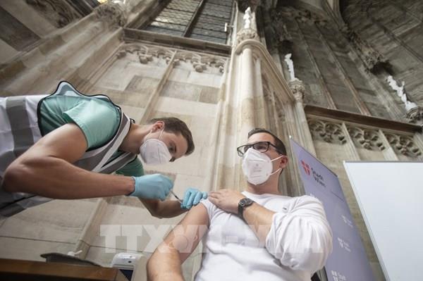 Miễn dịch với COVID-19 bắt đầu giảm 4 tháng sau mũi vaccine tăng cường