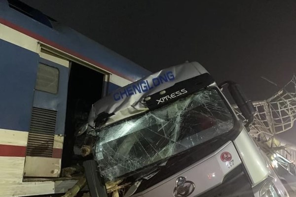 Ngành đường sắt lên phương án đưa hành khách về Hà Nội sau tai nạn tại Hà Nam