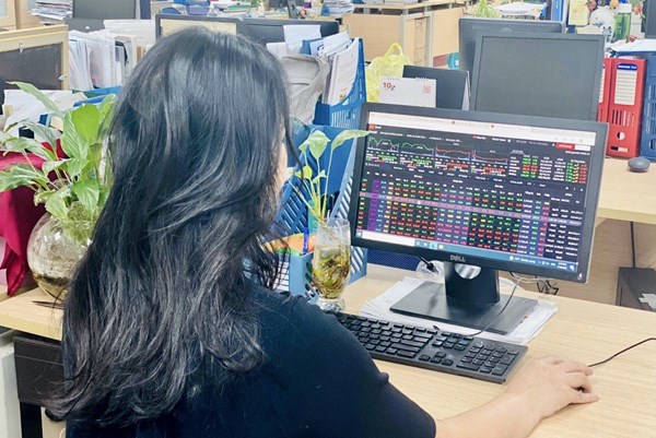 Chứng khoán ngày 28/4: Cổ phiếu họ FLC tăng tích cực