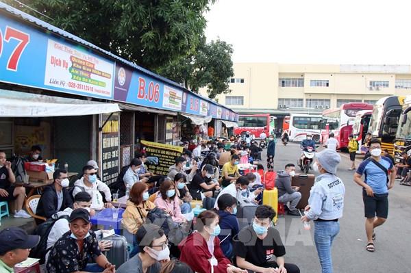 Người dân Tp. Hồ Chí Minh nhộn nhịp ra bến xe, nhà ga về quê đón Tết