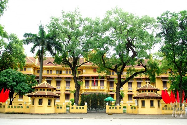 Đình chỉ công tác 4 cán bộ Cục Lãnh sự để điều tra về tội “Nhận hối lộ”