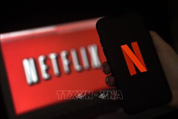 Netflix lao đao vì tranh chấp thuế và làn sóng phản đối nội dung chuyển giới