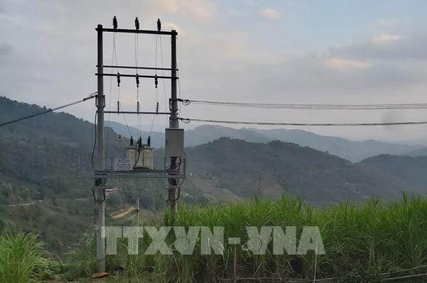 Điện sáng về bản vùng cao mừng Xuân mới