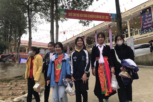 Một mùa Đông ấm đến với học sinh vùng Cao - Nậm Khánh