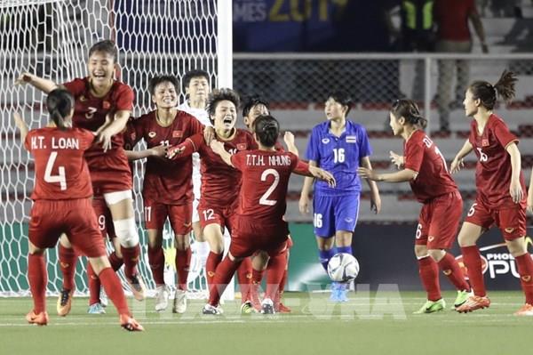 Hạ gục Thái Lan, tuyển nữ Việt Nam rộng cửa tới World Cup