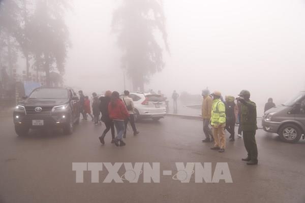 Du khách đổ lên Sa Pa, tắc đường cục bộ tại nhiều điểm