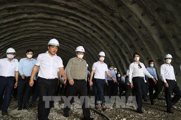 Thủ tướng chỉ đạo tại công trường xử lý ngay những vướng mắc, đẩy nhanh thi công cao tốc Bắc - Nam