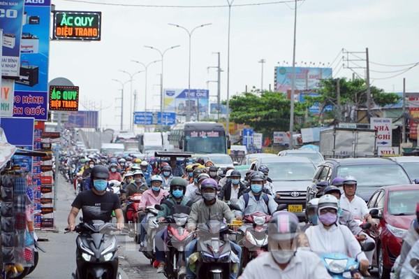 Người dân nối nhau về Tp. Hồ Chí Minh sau nghỉ Tết Nguyên đán