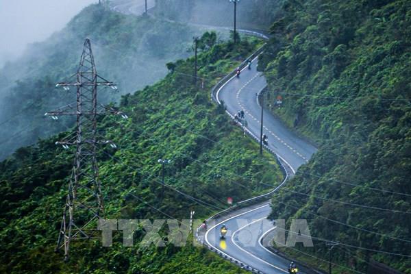 Xuyên đêm cứu hộ một thanh niên gặp nạn trên đèo Hải Vân