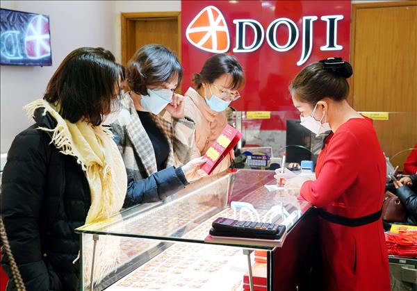 Sát ngày vía Thần Tài, giá vàng tiếp tục lùi sâu