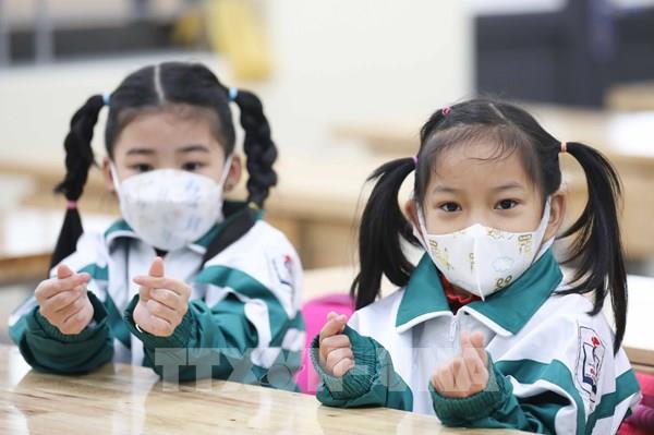 Ngây ngô ngày đầu bé lớp 1 đến trường