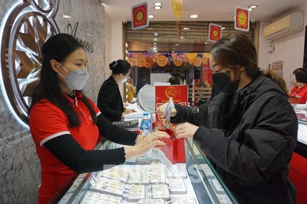 Giá vàng sáng 8/5 giảm 50 nghìn đồng/lượng