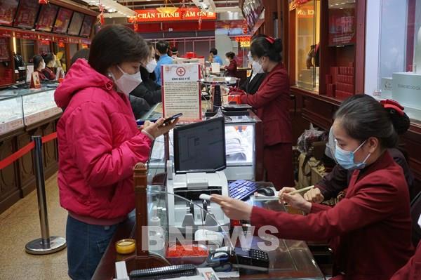 Giá vàng trong nước chiều 25/2 giảm thẳng đứng sau khi lập các kỷ lục