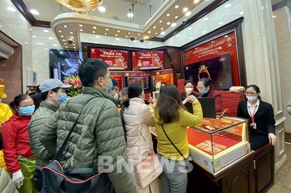 Thị trường vàng tấp nập ngày vía Thần Tài