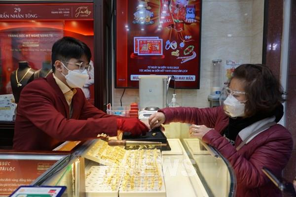 Giá vàng sáng 13/5 giảm 150 nghìn đồng/lượng
