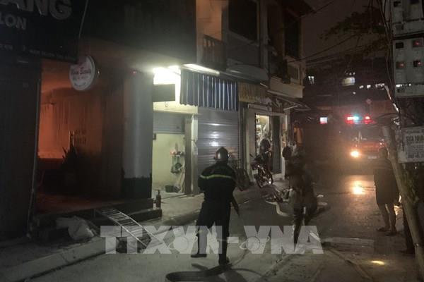 Hà Nội: Dập tắt đám cháy, giải cứu thành công 7 người