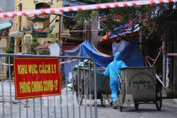 Nhiều công nhân môi trường Hà Nội nghỉ việc do ... ít rác