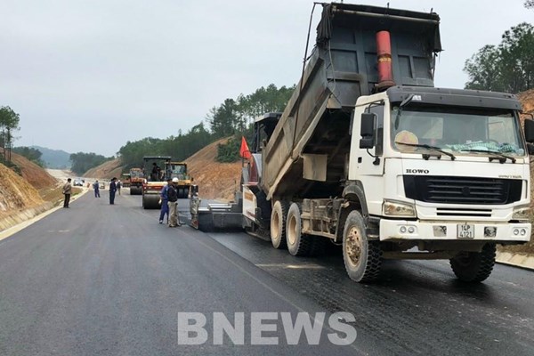 Ứng phó với bão giá “xăng dầu” tại các công trình giao thông trọng điểm