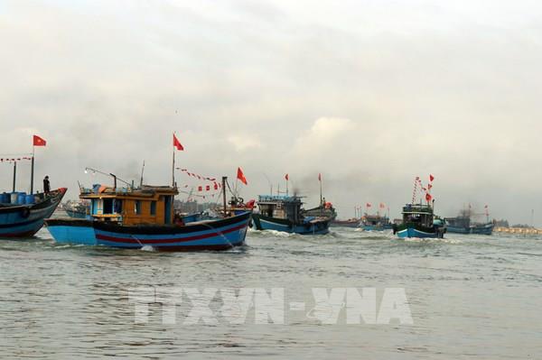 Ngư dân Thừa Thiên - Huế xuất quân vươn khơi đầu Xuân mới
