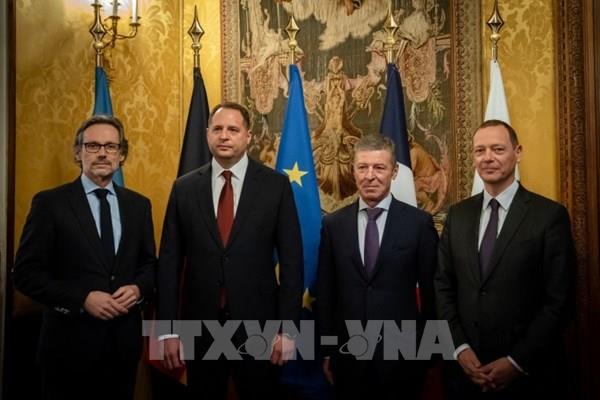 Thêm nhiều quốc gia sơ tán công dân khỏi Ukraine