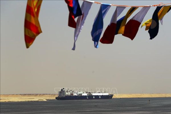 Kênh đào Suez đạt doanh thu hằng tháng kỷ lục