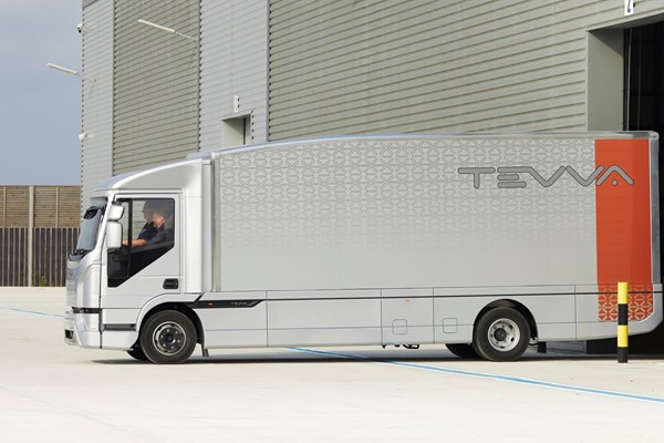 Các hãng xe truyền thống đẩy mạnh sản xuất xe tải điện