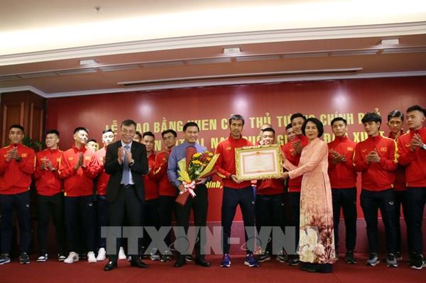 Đội tuyển Futsal Việt Nam đón nhận Bằng khen của Thủ tướng Chính phủ