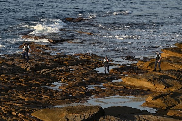 Australia đóng cửa các bãi biển ở Sydney sau khi cá mập tấn công gây chết người