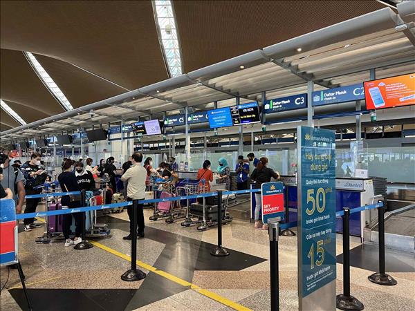 Vietnam Airlines thực hiện chuyến bay thường lệ đầu tiên đến Malaysia