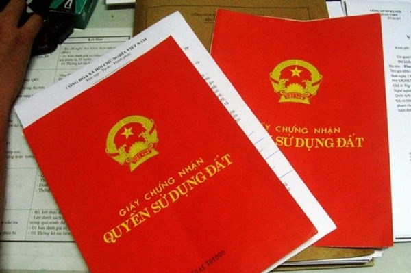 Giả chữ ký người sở hữu giấy chứng nhận quyền sử dụng đất để lừa vay tiền ngân hàng
