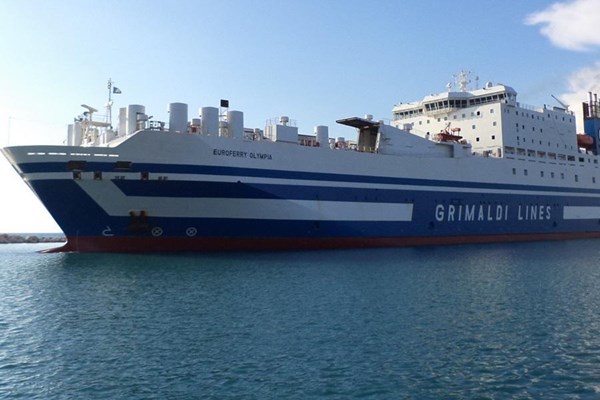 Cháy tàu du lịch chở gần 300 người trên biển Địa Trung Hải