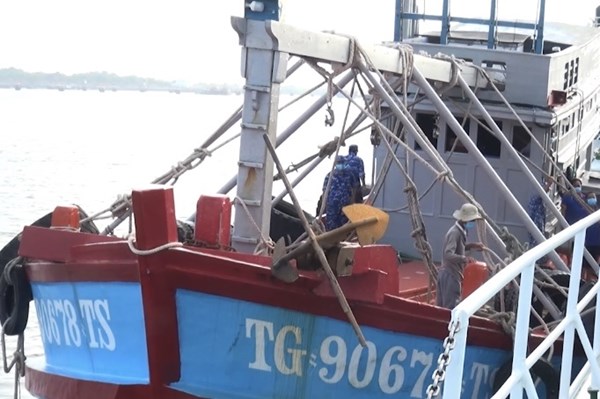 Bộ Tư lệnh Vùng Cảnh sát biển 3 bắt giữ tàu chở 110.000 lít dầu DO không rõ nguồn gốc