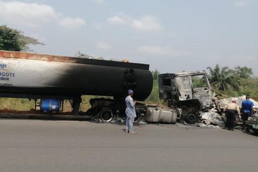 Nổ xe chở nhiên liệu ở Nigeria làm ít nhất 17 người thiệt mạng