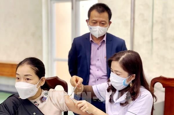 Đẩy nhanh tiến độ tiêm vaccine phòng COVID-19 mũi 3 cho người từ 18 tuổi trở lên