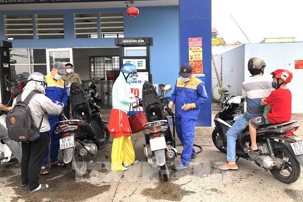 Xăng dầu liên tục tăng giá: Doanh nghiệp Đồng Nai cam kết đảm bảo nguồn cung