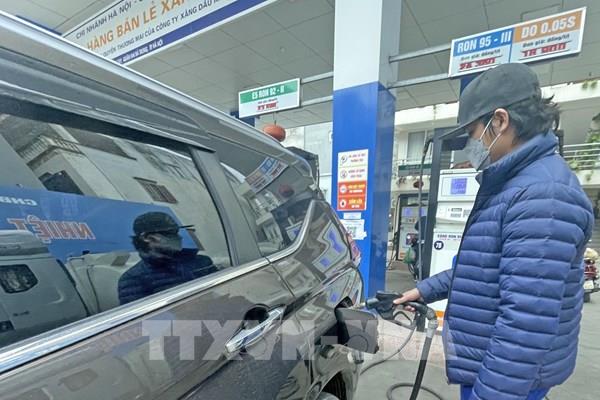 Giá xăng tăng cao nhất lịch sử, lái xe ô tô như thế nào để tiết kiệm nhiên liệu?