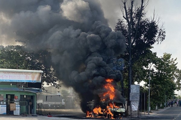 Bộ trưởng gửi thư khen tài xế dũng cảm lái xe bồn đang cháy rời cây xăng