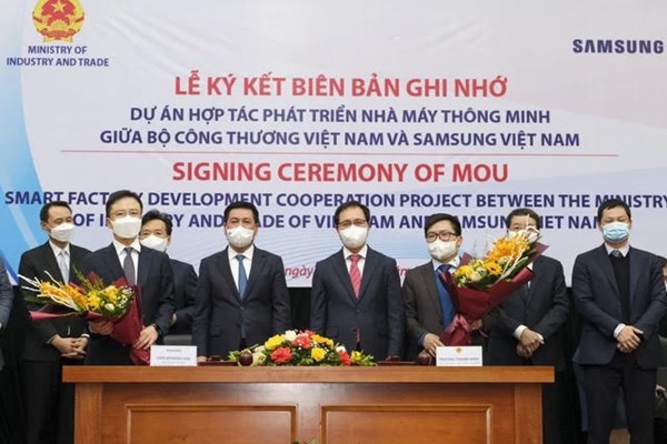 Bộ Công Thương và Samsung Việt Nam ký hợp tác phát triển Nhà máy thông minh