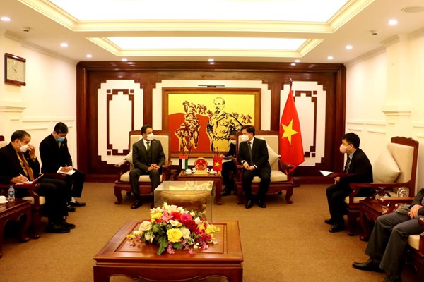 Việt Nam và UAE hợp tác đầu tư hạ tầng giao thông vận tải