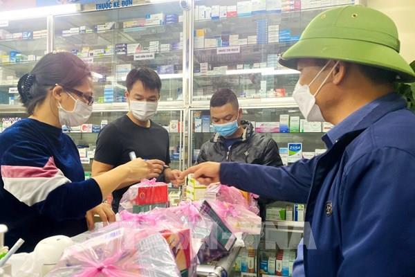 Các địa phương kiểm tra, xử phạt việc găm hàng, tăng giá bộ xét nghiệm, máy SpO2