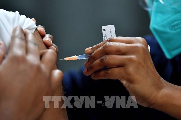 Người đàn ông tiêm 90 mũi vaccine phòng COVID-19 để lấy giấy chứng nhận bán kiếm tiền