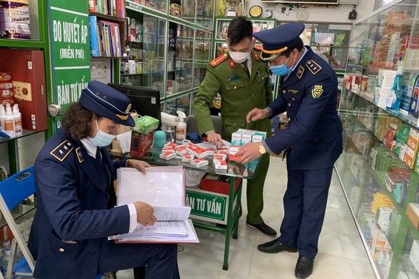 Sơn La: Thu giữ lô thuốc “đặc trị COVID-19” không rõ nguồn gốc