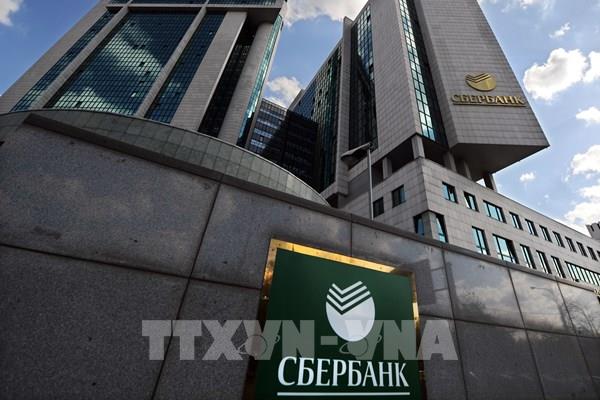 EU cấm các giao dịch ngân hàng và đóng cửa không phận với Nga