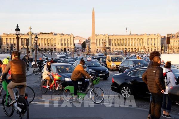 Pháp sẽ giảm giá nhiên liệu để hỗ trợ người dân