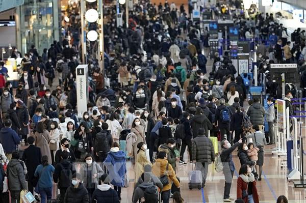 Gần 4% dân số Nhật Bản mắc COVID-19