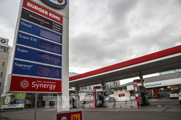 Giá dầu thế giới lại lập đỉnh trong bối cảnh căng thẳng Nga - Ukraine