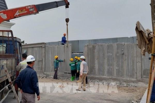 Yêu cầu tháo dỡ bức tường chặn lối đi lại của người dân tại An Lạc Green Symphony