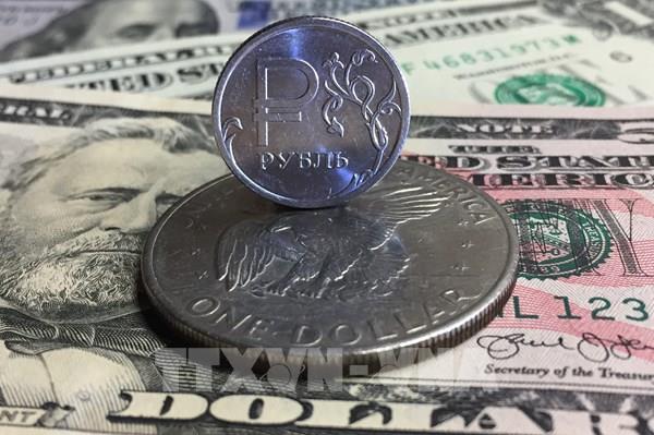 Đồng ruble tiếp tục mất giá so với đồng USD