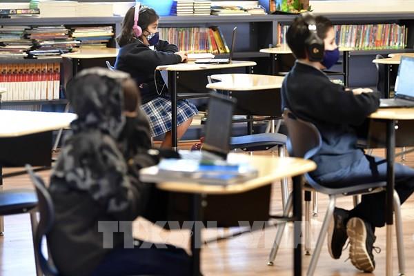 Hơn 90% dân Mỹ sống ở khu vực không cần đeo khẩu trang trong không gian kín