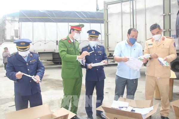 Phát hiện xe ô tô chở 3.600 bộ kit test nhanh COVID-19 không nguồn gốc xuất xứ